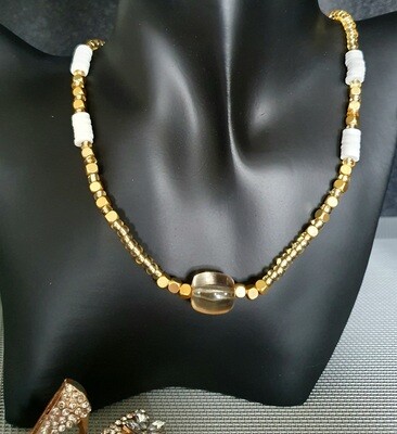 💖 Ravissant collier très tendance. Long.40cm. Entièrement fait à la main. Modèle unique.