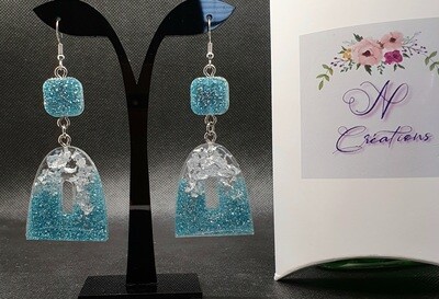 💙 Résine et paillettes bleues azur 💙 Très jolies boucles d'oreilles idéales pour l'été ⛱️🌞