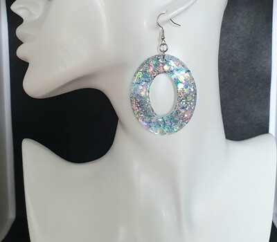 💖 Scintillantes 💖 Magnifiques boucles d'oreilles ovales. Résine et paillettes holographiques. Création artisanale. Modèle unique.