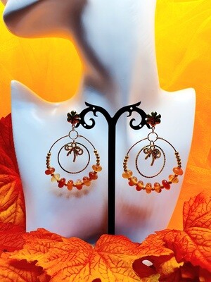 🙏🧡 Très jolies créoles dorées. Perles plates en véritable Cornaline. Création artisanale. Modèle unique.