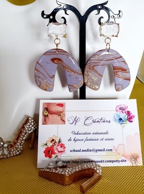 🤩 Nouveauté 🤩 Boucles d'oreilles Polymère mauves, marbrées caramel et feuilles d'or froissées. Cristal. Création artisanale. Exemplaire unique.