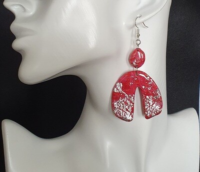 🤩 Nouvelle collection Polymère 🤩 B.O en argile Polymère fuchsia et feuilles d'argent froissées. Création artisanale. Exemplaire unique.