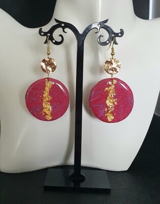 🤩 Nouvelle collection Polymère 🤩 B.O rondes en argile Polymère fuchsia et feuilles d'or froissées. Création artisanale. Exemplaire unique.